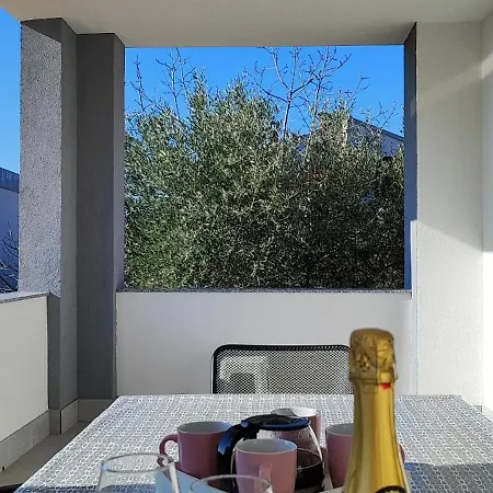 Apartman Emily, 6 Plus 2 Guests, Newly Refurbished Pula Exterior photo